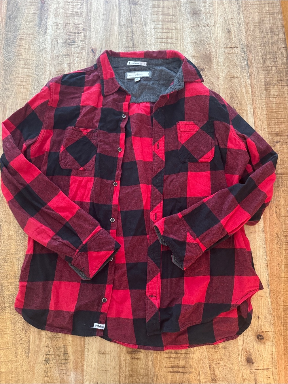 pd&c men’s Classic Fit Button-Up Shirt in Red and Black Plaid 100% cotton